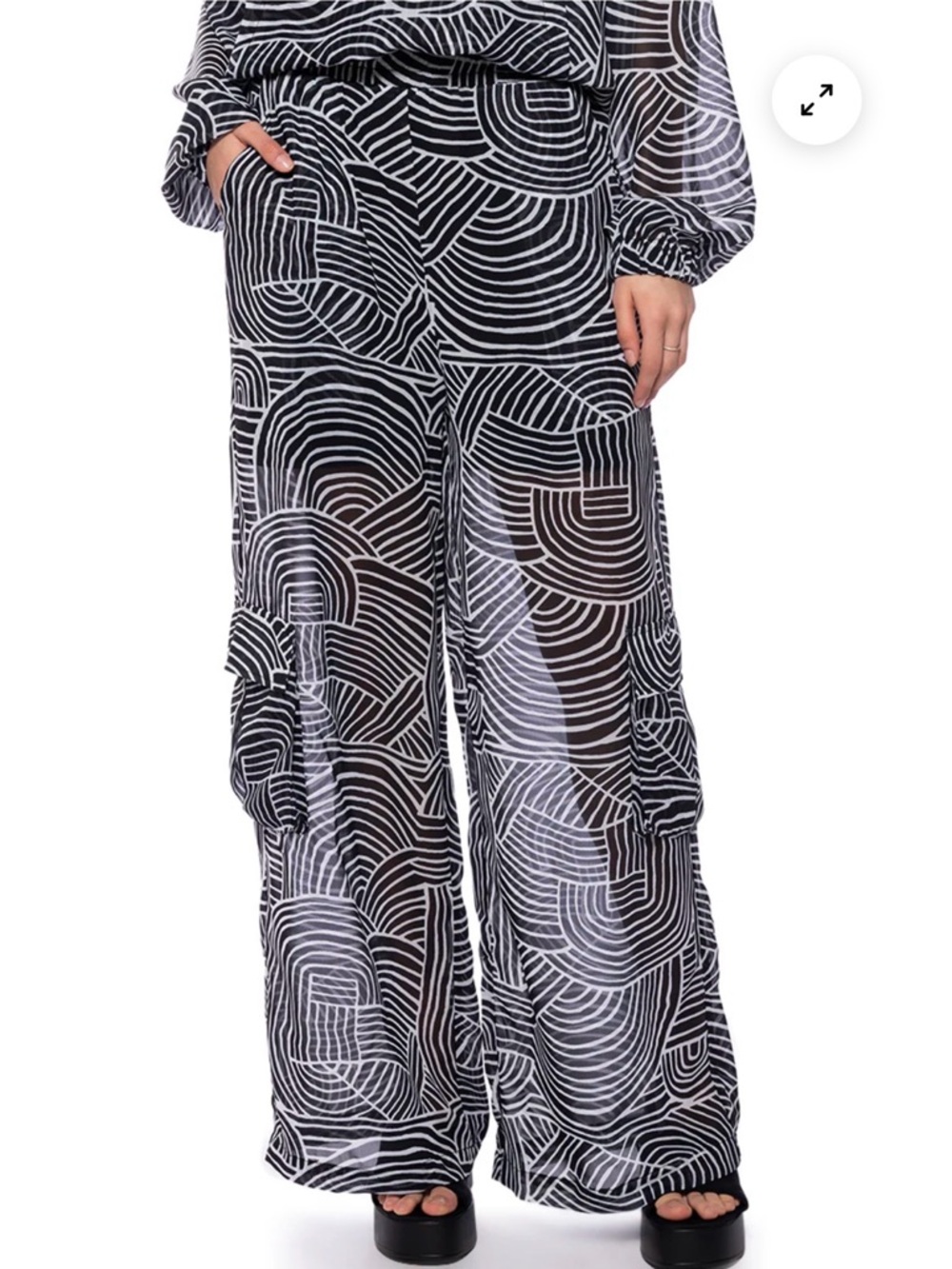 AKIRA Never Ending Hills Wide Leg Cargo Pants SIZE: SMALL - Picture 6 of 15